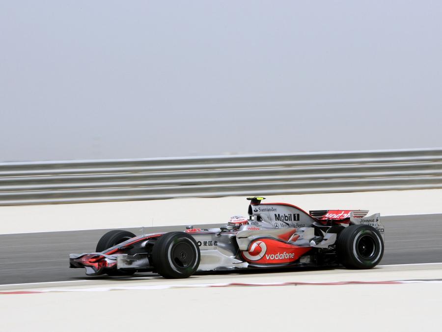  McLaren Mercedes-Benz MP4-23 2008 года  (фото 5 из 16)